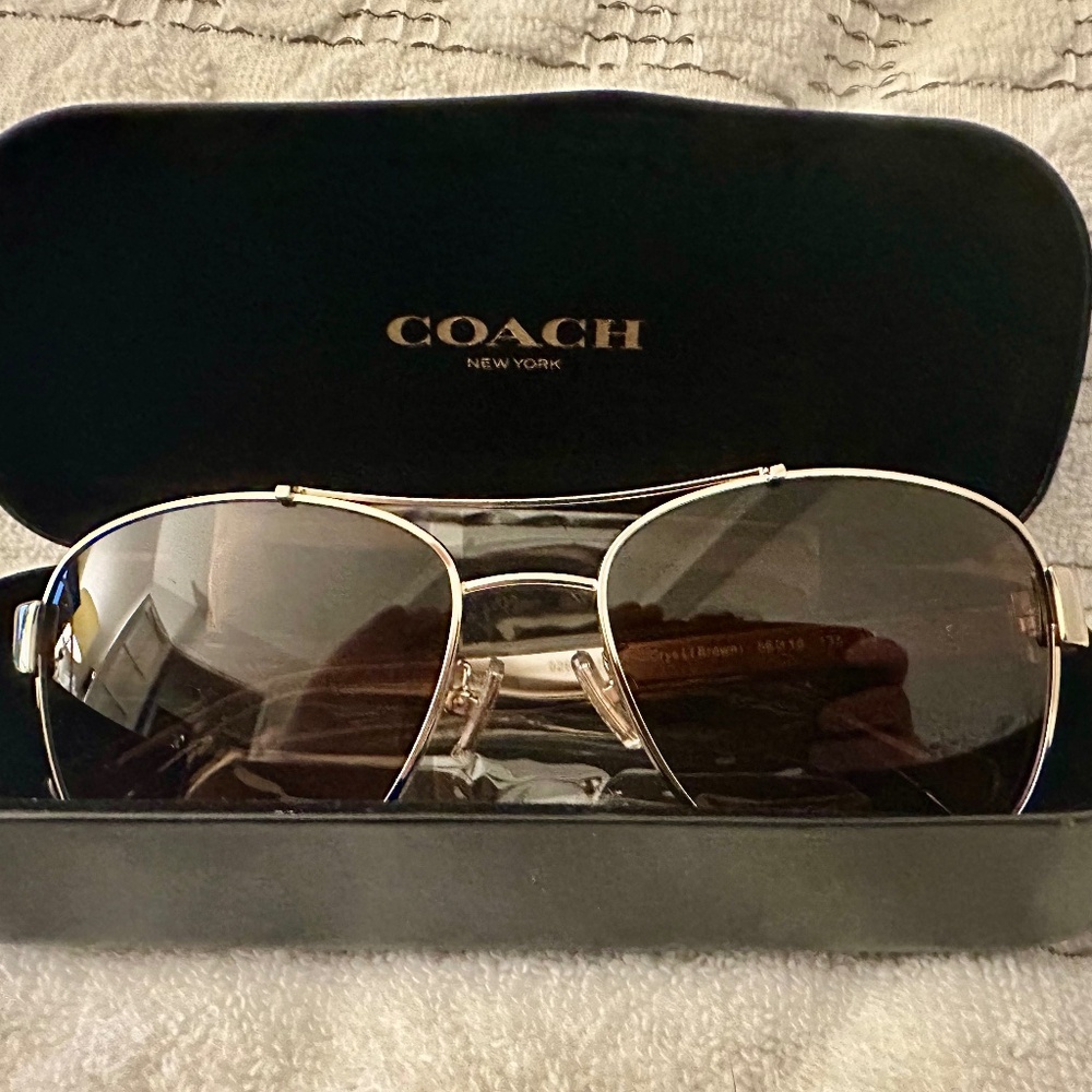COACH HC7064